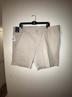 Roundtree & Yorke Men's Casuals Straight Fit Stretch Shorts, Stone, Size 42
